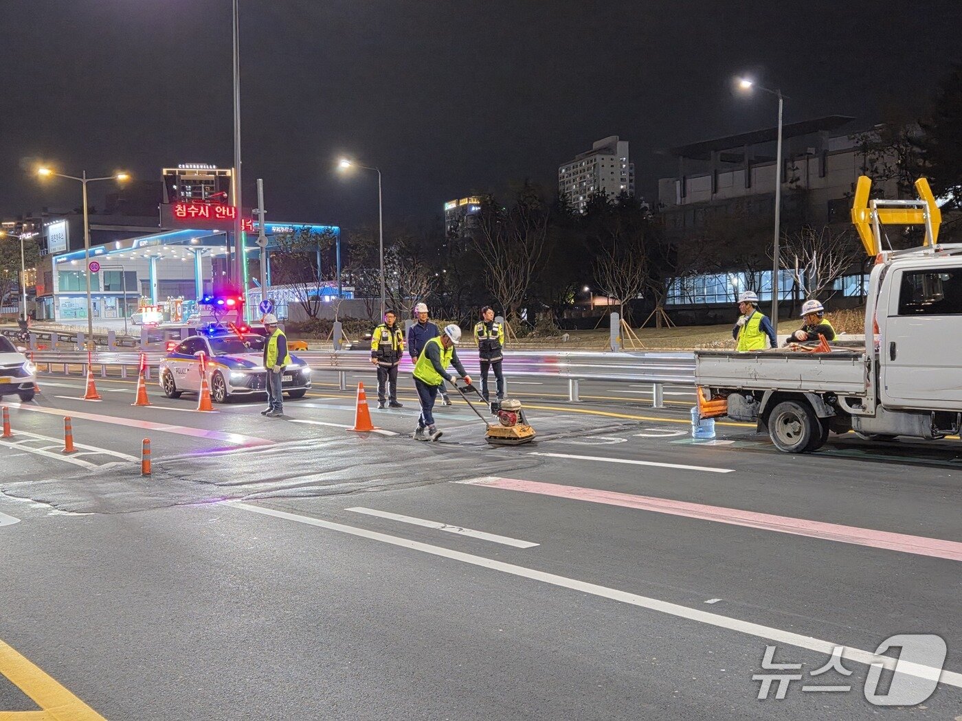 본문 이미지 - 부산 수영강변지하차도 지반침하 복구 모습. 2026.4.6/뉴스1 ⓒ News1 임순택 기자