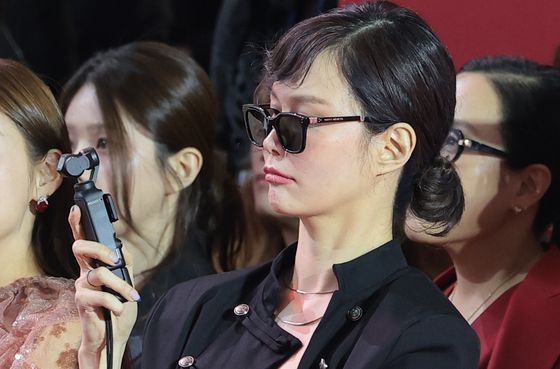 '악마는 프라다2' 레드카펫 행사장 찾은 톱모델 송경아