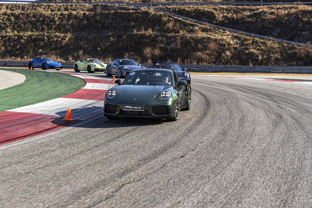 하이브리드로 더 강해진 포르쉐 911 터보S "중요한 건 겁없는 마음"