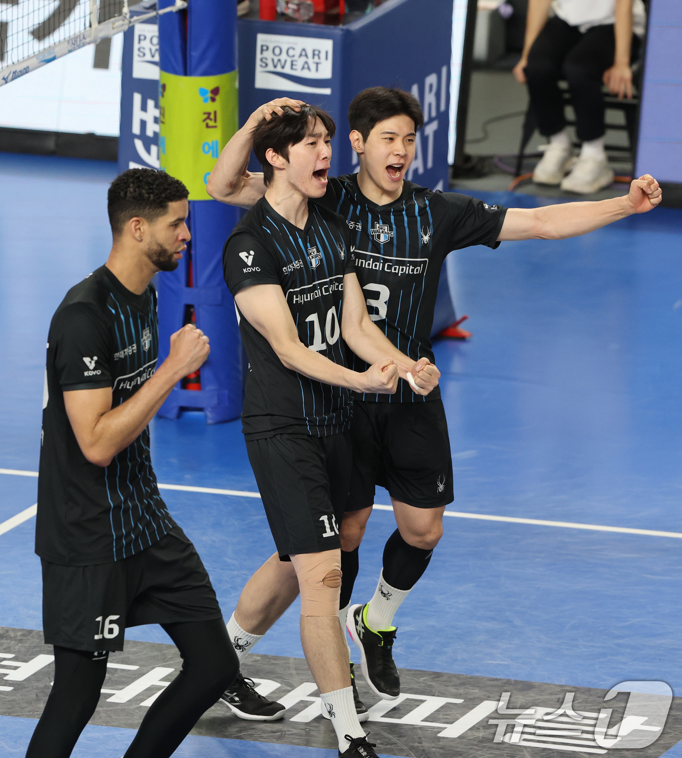 (천안=뉴스1) 김기태 기자 = 8일 충남 천안 유관순체육관에서 열린 프로배구 2025-2026 V리그 남자부 챔피언 결정전 4차전 대한항공과 현대캐피탈의 경기에서 현대캐피탈 선수 …