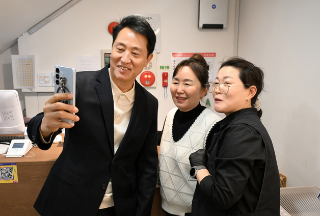 [동정] 오세훈 시장, '통쾌한 한끼' 인증 식당 방문