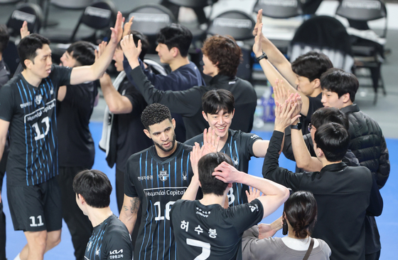 승리 자축하는 현대캐피탈