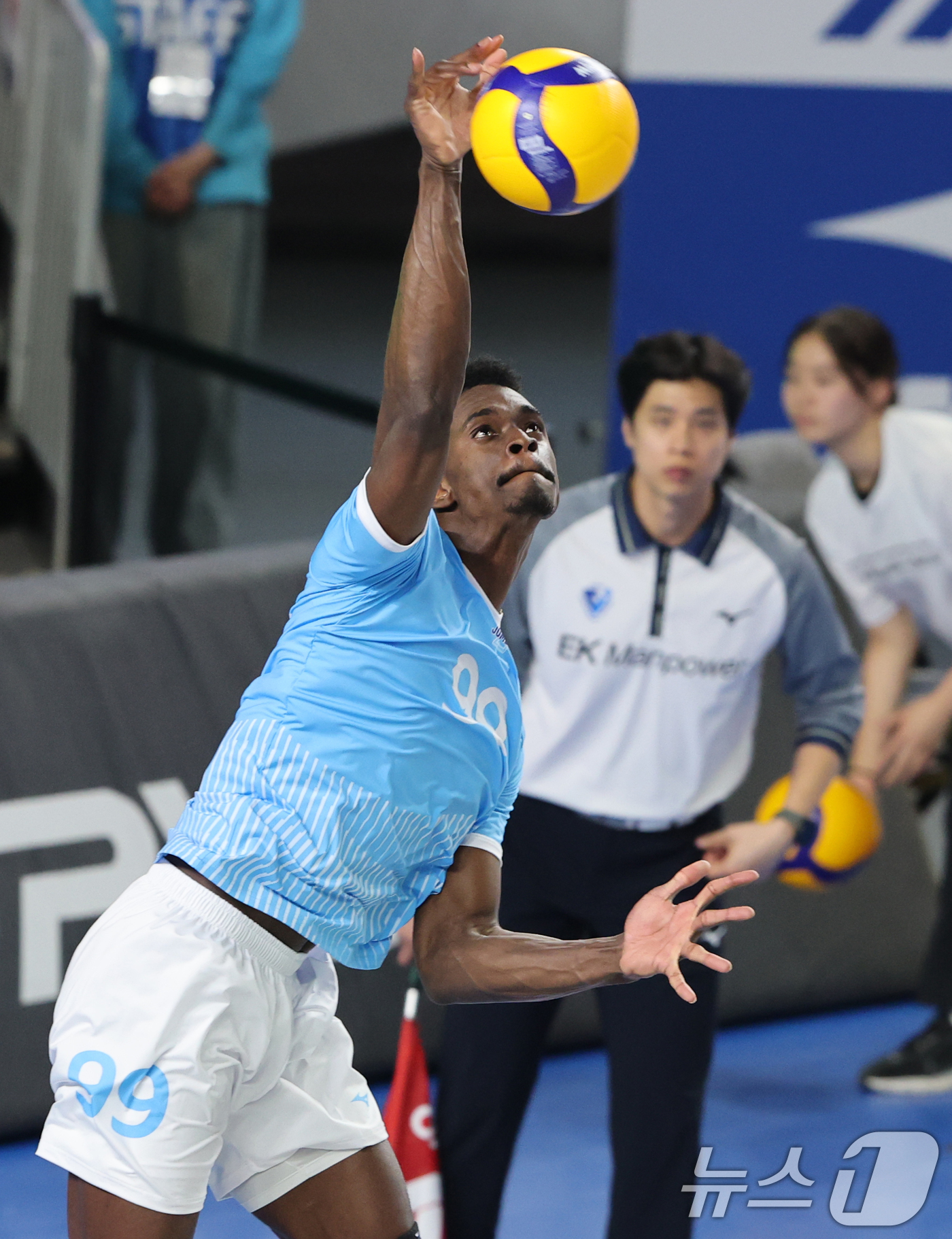 (천안=뉴스1) 김기태 기자 = 8일 충남 천안 유관순체육관에서 열린 프로배구 2025-2026 V리그 남자부 챔피언 결정전 4차전 대한항공과 현대캐피탈의 경기에서 대한항공 마쏘가 …