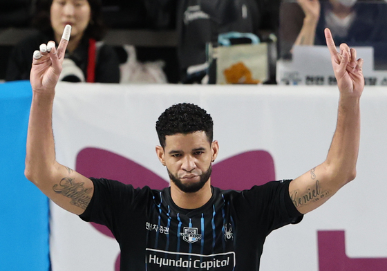 레오, '코트를 지배하는 건 바로나'