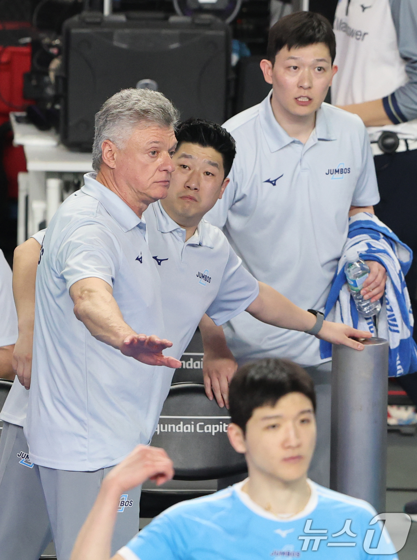 (천안=뉴스1) 김기태 기자 = 8일 충남 천안 유관순체육관에서 열린 프로배구 2025-2026 V리그 남자부 챔피언 결정전 4차전 대한항공과 현대캐피탈의 경기에서 대한항공 헤난 …