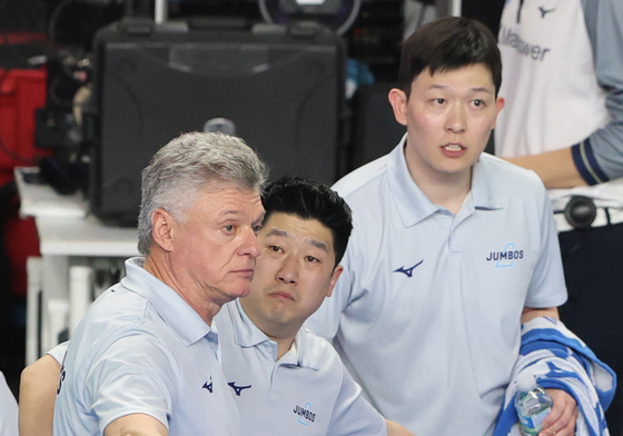 비디오판독 신청하는 헤난 감독