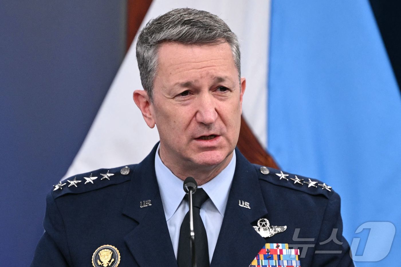 (워싱턴 AFP=뉴스1) 강민경 기자 = 댄 케인 미국 합동참모본부 의장이 8일(현지시간) 미 국방부 청사에서 기자회견을 하고 있다. 2026.4.8ⓒ AFP=뉴스1