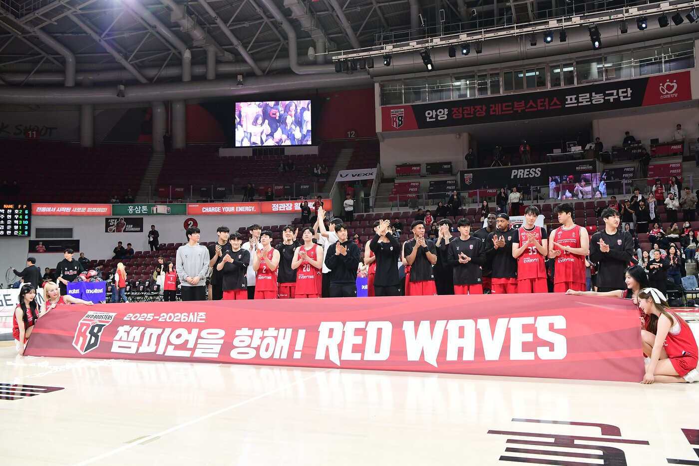 본문 이미지 - 프로농구 정규리그를 2위로 마친 안양 정관장이 마지막 경기에서 SK를 제압했다.(KBL 제공)