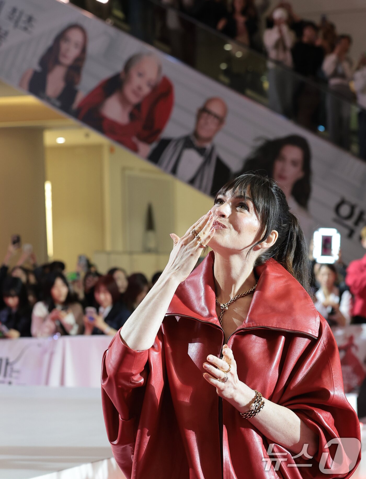 앤 해서웨이, 달콤한 인사