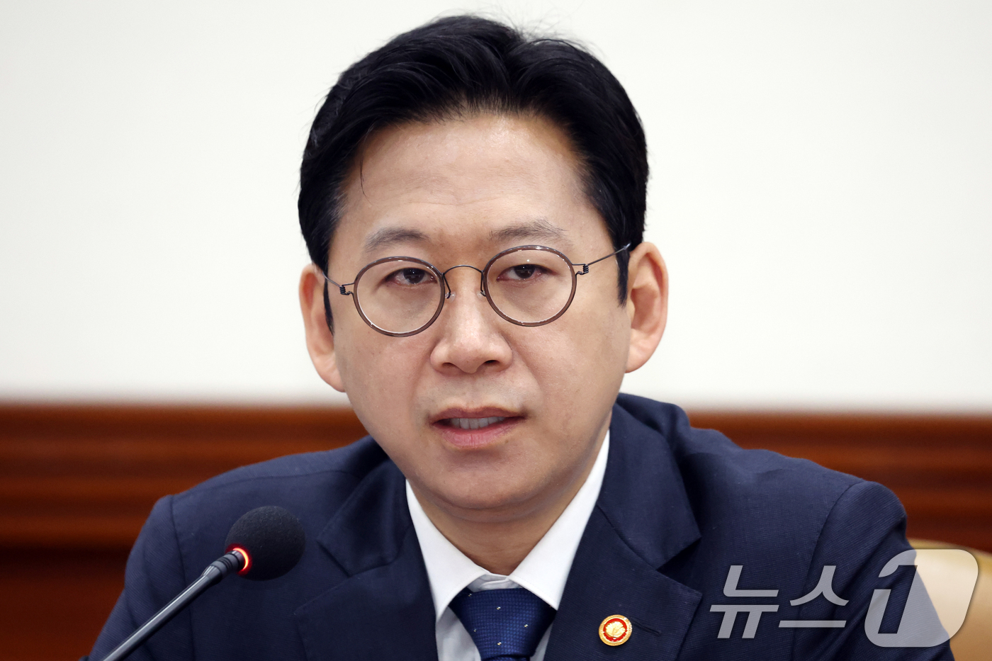(서울=뉴스1) 김명섭 기자 = 배경훈 부총리 겸 과학기술정보통신부 장관이 9일 서울 종로구 세종대로 정부서울청사에서 열린 민생물가 특별관리 관계장관TF에서 기본통신권 보장을 위한 …
