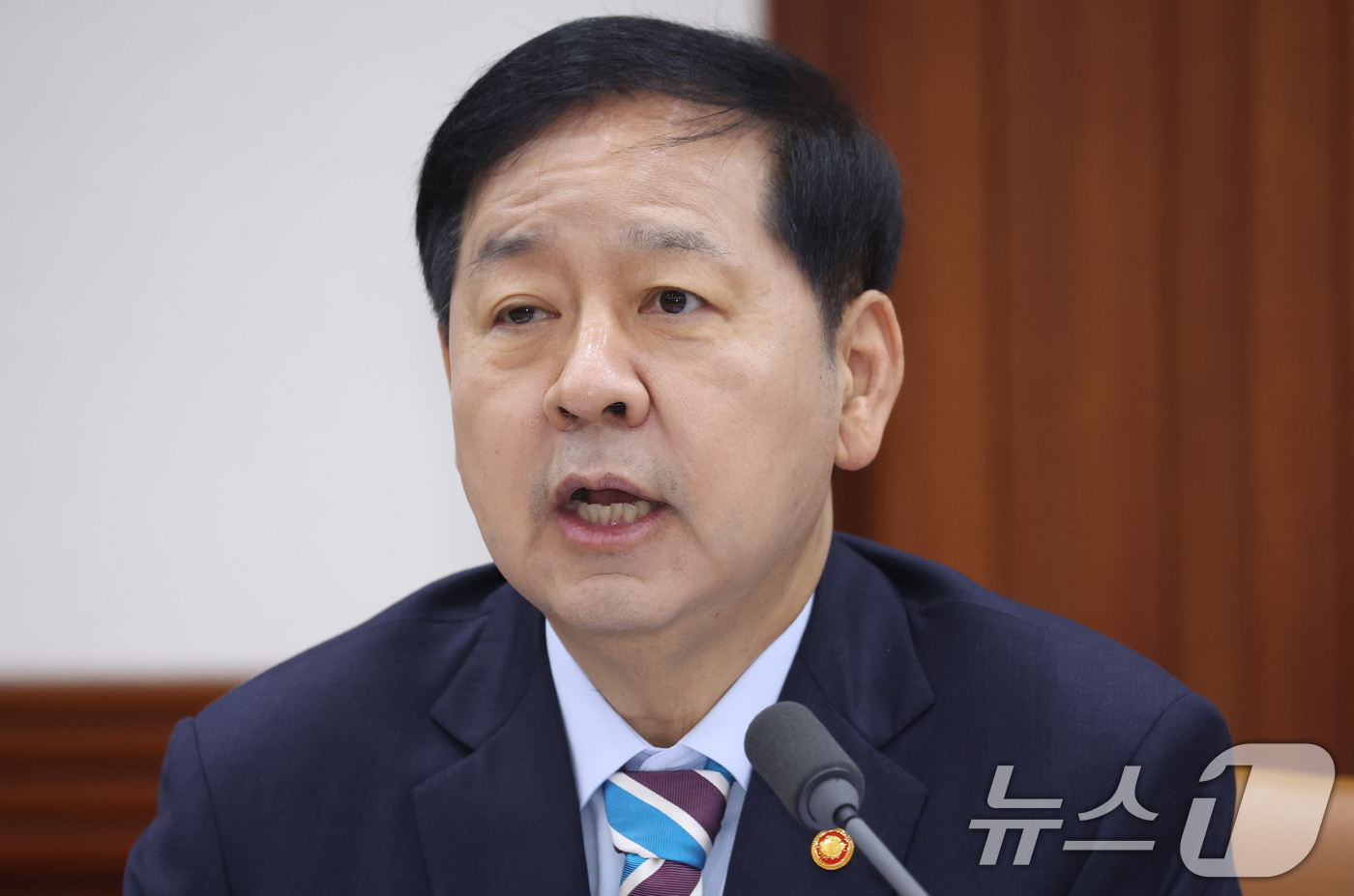 (서울=뉴스1) 김명섭 기자 = 구윤철 재정경제부 장관 겸 경제부총리가 9일 서울 종로구 세종대로 정부서울청사에서 열린 민생물가 특별관리 관계장관TF에서 모두 발언을 하고 있다. …