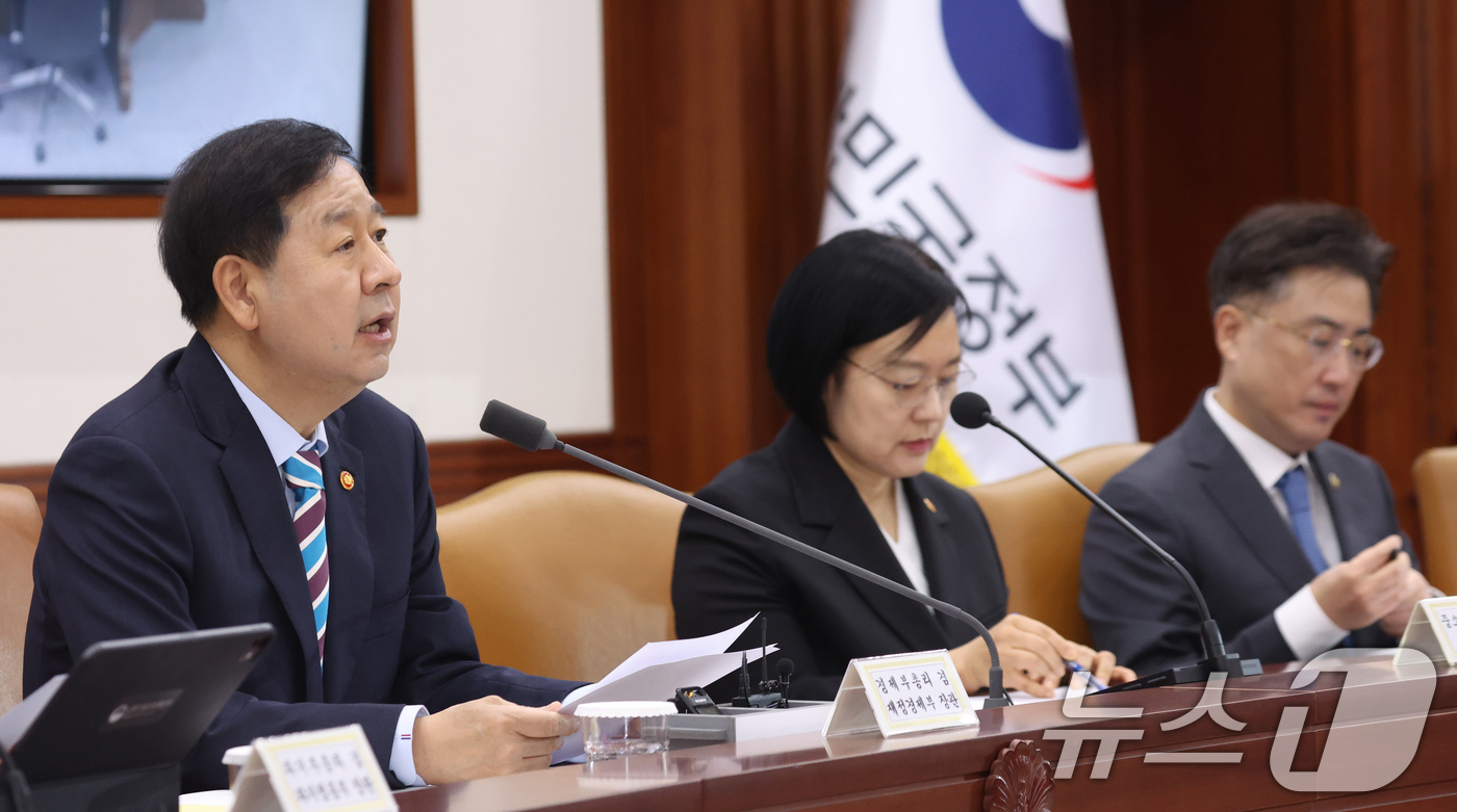 (서울=뉴스1) 김명섭 기자 = 구윤철 재정경제부 장관 겸 경제부총리가 9일 서울 종로구 세종대로 정부서울청사에서 열린 민생물가 특별관리 관계장관TF에서 모두 발언을 하고 있다. …