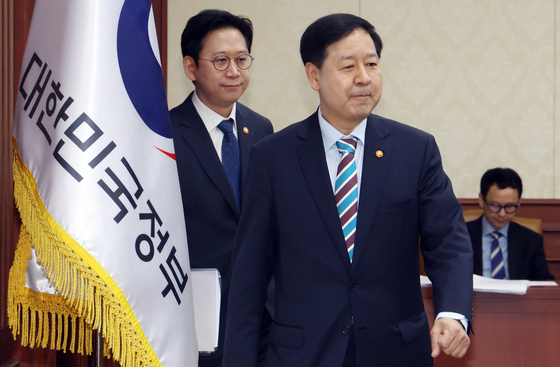 구윤철 "위기징후 품목 가격 상시 점검"…통신비·교습비·PC 지원 확대