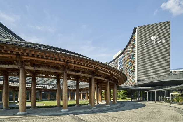 롯데리조트, 4월 투숙객 대상 주유쿠폰·전기차 충전권 증정
