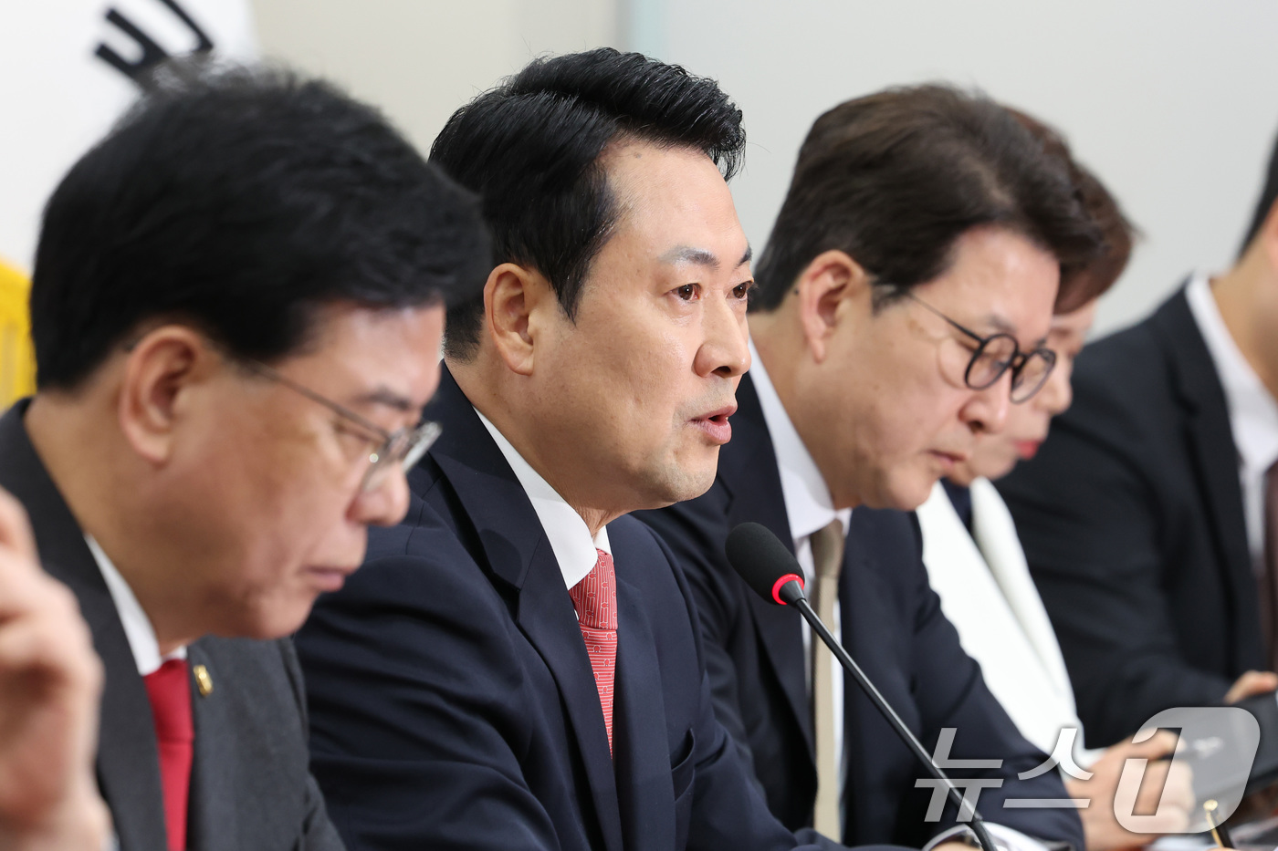 (서울=뉴스1) 신웅수 기자 = 장동혁 국민의힘 대표가 9일 서울 여의도 국회에서 열린 최고위원회의에서 발언하고 있다. 2026.4.9/뉴스1