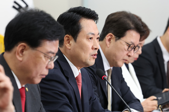 최고위 발언하는 장동혁 대표