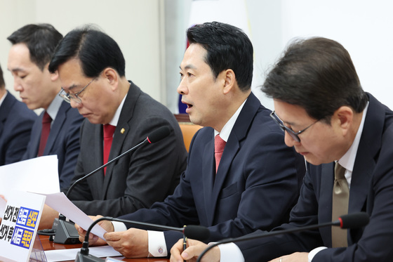 최고위원회의 발언하는 장동혁