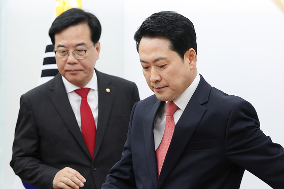 "배임·건강이상" "이러니 조롱받지"…생중계된 국힘 최고위 '자중지란'