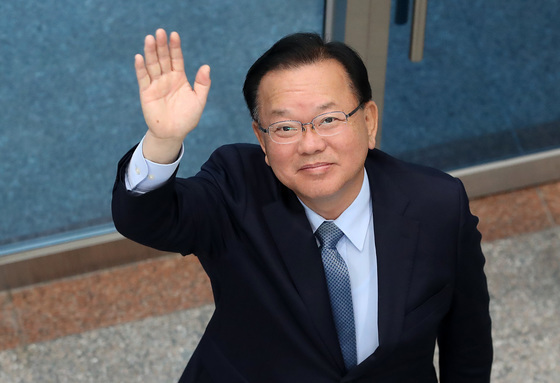 예비후보 등록 마친 김부겸