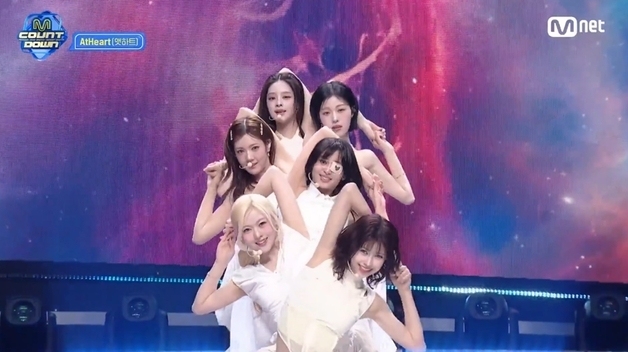 앳하트, 유튜브 뮤비 차트 자체 신기록…롱런 흥행 불씨