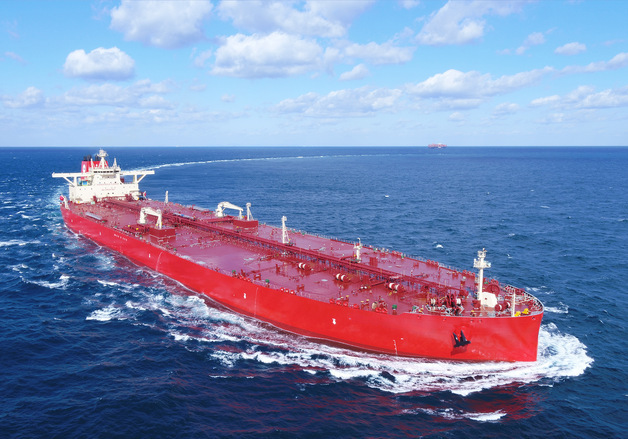 한화오션, 3933억 원 규모 초대형 원유운반선 2척 수주