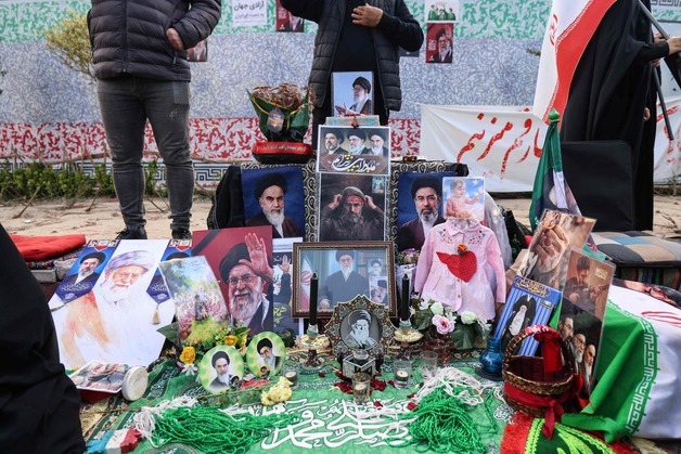 "타협하는 자에게 죽음을"…'휴전 반대' 이란 강경파 반발 시위