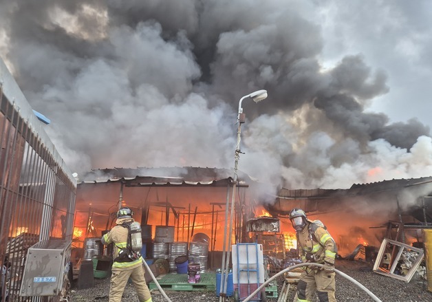 영천 금호읍 건자재 상가 화재 1시간40분 만에 진화(종합)