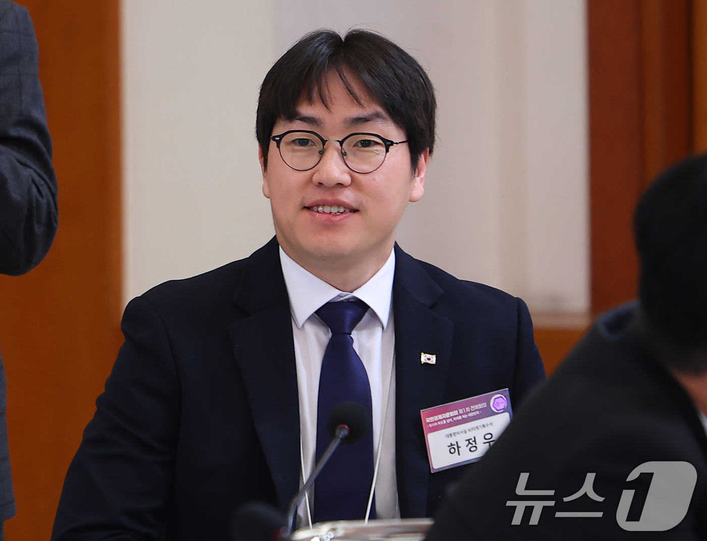 (서울=뉴스1) 이재명 기자 = 하정우 AI미래기획수석이 9일 청와대에서 열린 국민경제자문회의 제1차 전체 회의에 참석해 있다. (청와대통신사진기자단) 2026.4.9/뉴스1