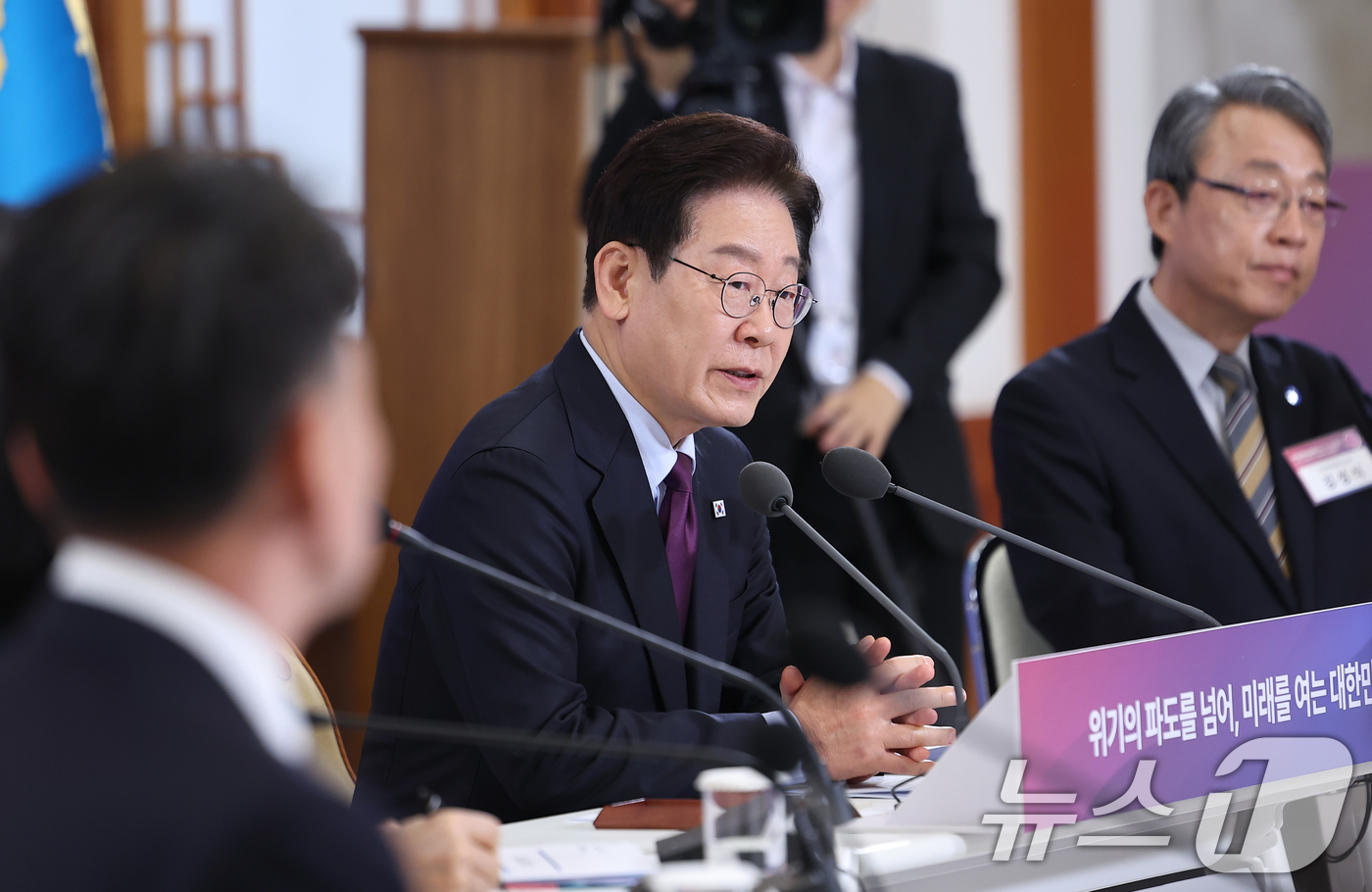 (서울=뉴스1) 이재명 기자 = 이재명 대통령이 9일 청와대에서 열린 국민경제자문회의 제1차 전체 회의에서 발언하고 있다. (청와대통신사진기자단) 2026.4.9/뉴스1