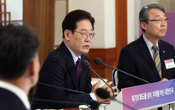 李대통령 "휴전했다면서 폭격…중동 상황 정리 시점 알기 어렵다"(종합)