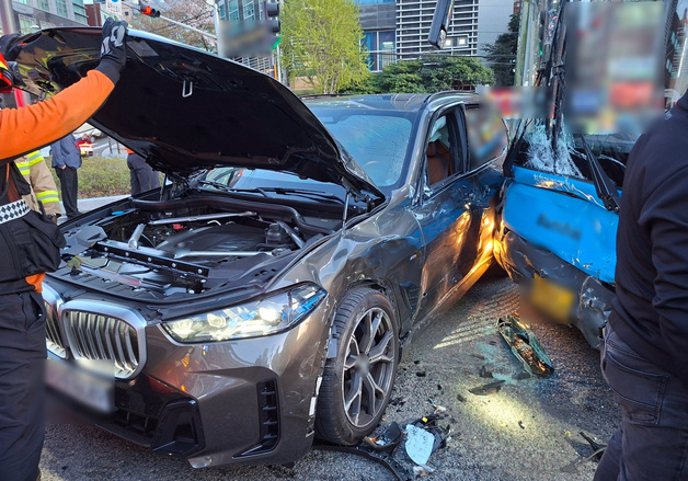 부산 사상구 냉정역 인근서 버스와 승용차 충돌…5명 경상