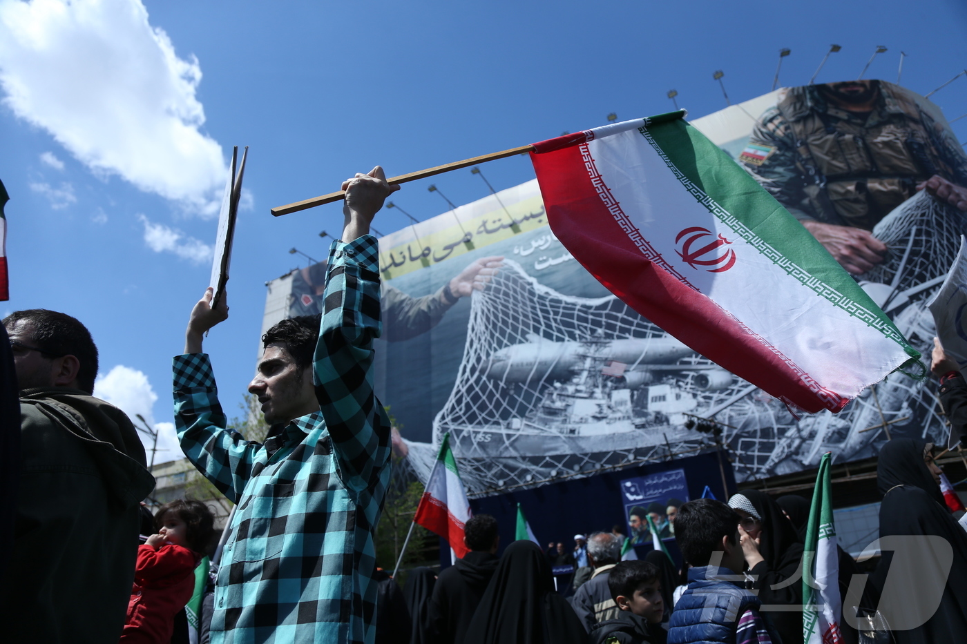 (테헤란 신화=뉴스1) 최종일 선임기자 = 8일(현지시간) 이란 테헤란에서 시민들이 집회에 참석했다. 이날 앞서 미국과 이란은 2주간의 휴전에 전격 합의했다. 2026.04.08ⓒ …