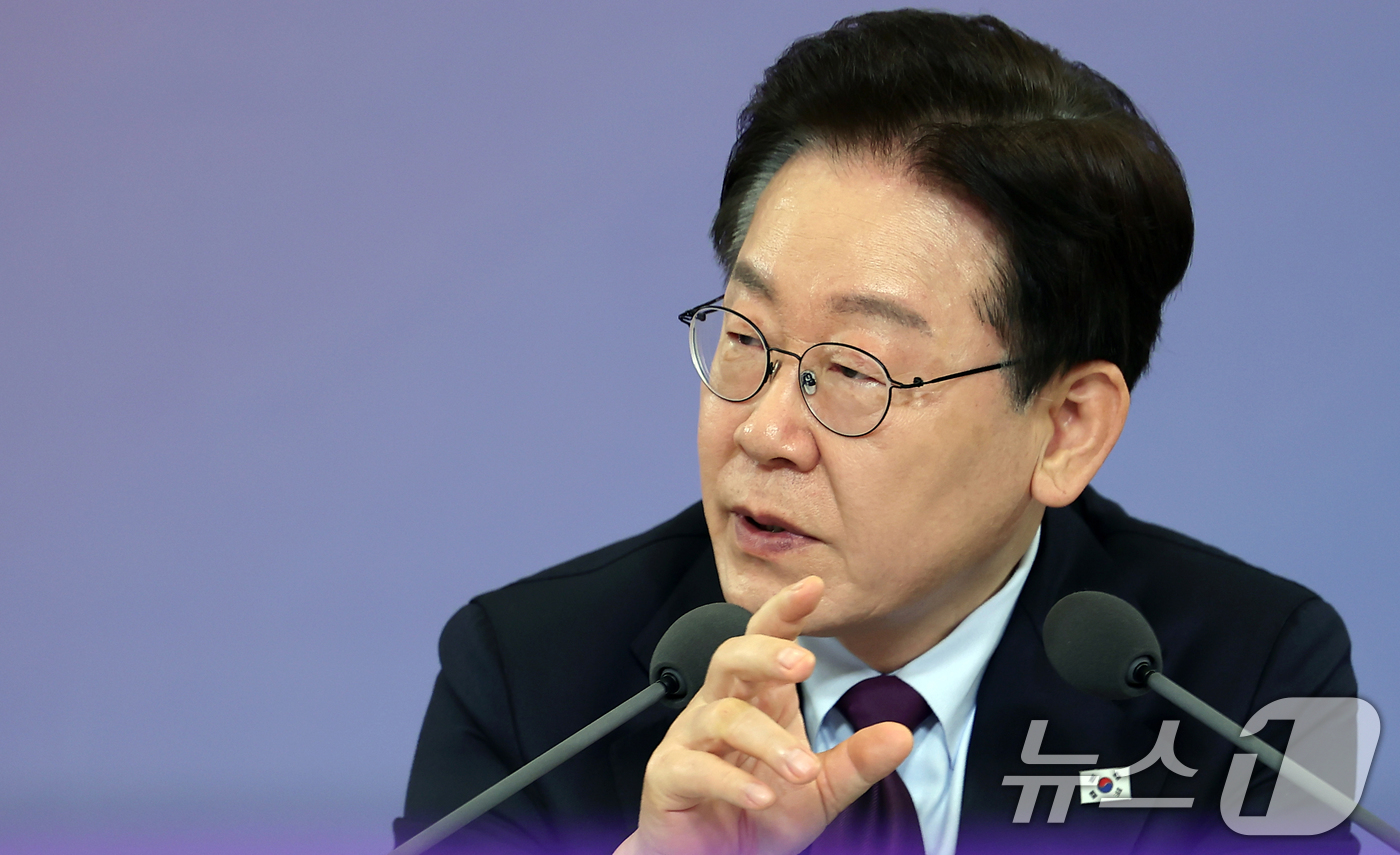 (서울=뉴스1) 이재명 기자 = 이재명 대통령이 9일 청와대에서 열린 국민경제자문회의 제1차 전체회의에서 발언하고 있다. (청와대통신사진기자단) 2026.4.9/뉴스1