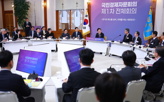 국민경제자문회의 주재하는 이재명 대통령