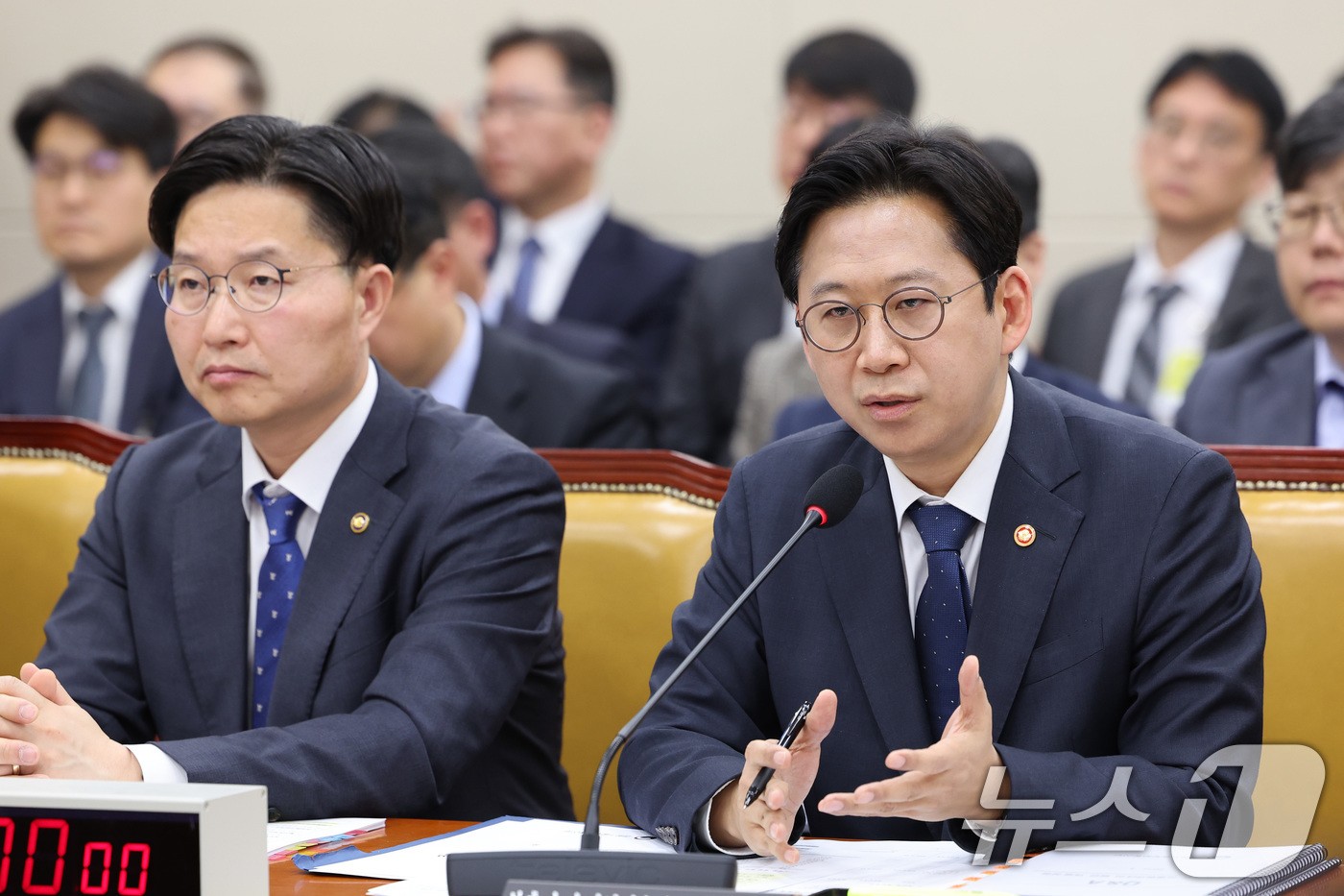 (서울=뉴스1) 신웅수 기자 = 배경훈 부총리 겸 과학기술정보통신부 장관이 9일 서울 여의도 국회에서 열린 과학기술정보방송통신위원회 전체회의에서 의원 질의에 답변하고 있다. 202 …