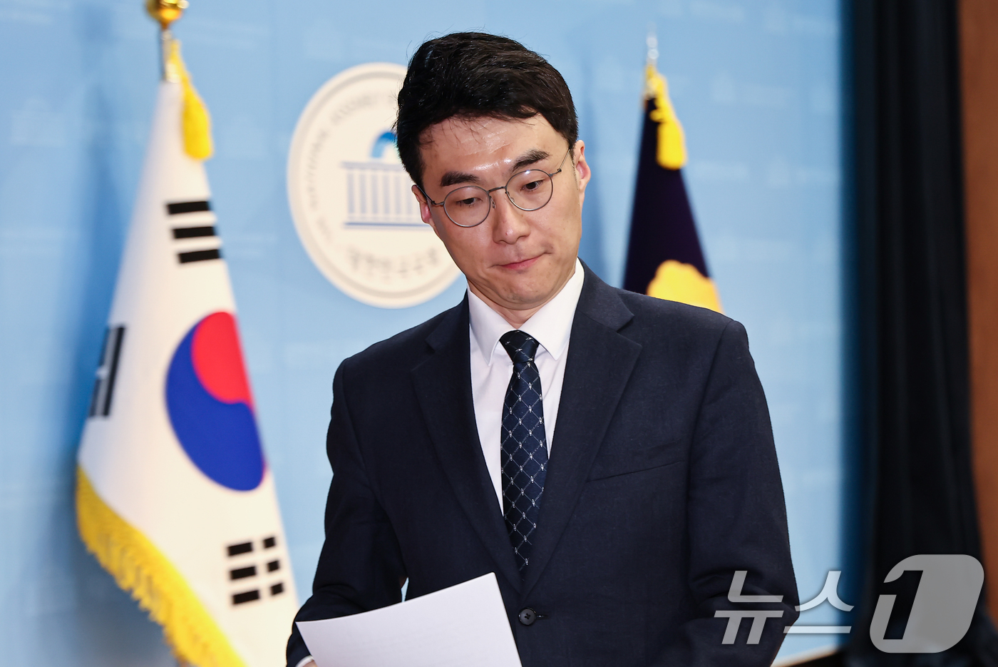 (서울=뉴스1) 김도우 기자 = 김남국 전 의원이 9일 서울 여의도 국회에서 안산갑 국회의원 보궐선거 출마선언 기자회견 후 회견장을 나서고 있다. 2026.4.9/뉴스1