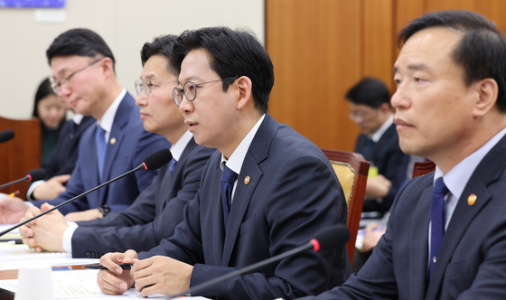 현안 답변하는 배경훈 부총리