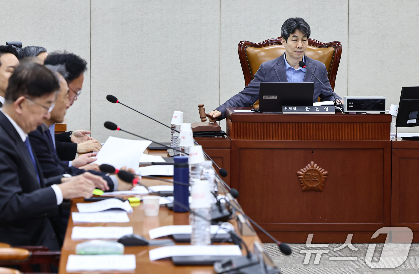 (서울=뉴스1) 김도우 기자 = 9일 서울 여의도 국회에서 열린 정치개혁특별위원회 공직선거법 및 지방선거구제 개편심사소위원회에서 윤건영 소위원장이 회의를 진행하고 있다. 2026. …