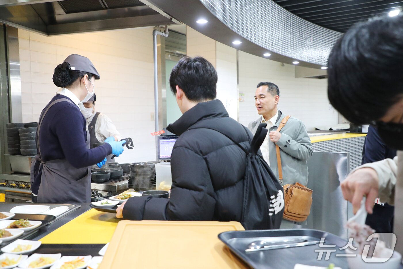 본문 이미지 - '천원의 아침밥' 사업 추진상황 현장점검.(강원도 제공. 재판매 및 DB금지)/뉴스1