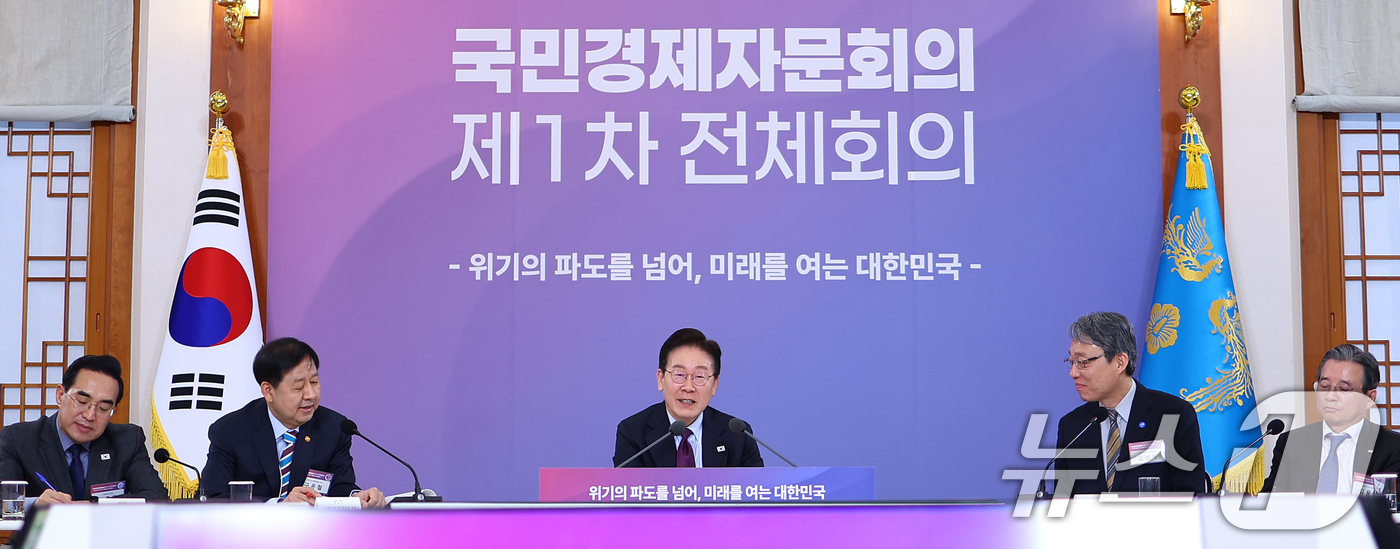 (서울=뉴스1) 이재명 기자 = 이재명 대통령이 9일 청와대에서 열린 국민경제자문회의 제1차 전체회의에서 발언하고 있다. (청와대통신사진기자단) 2026.4.9/뉴스1