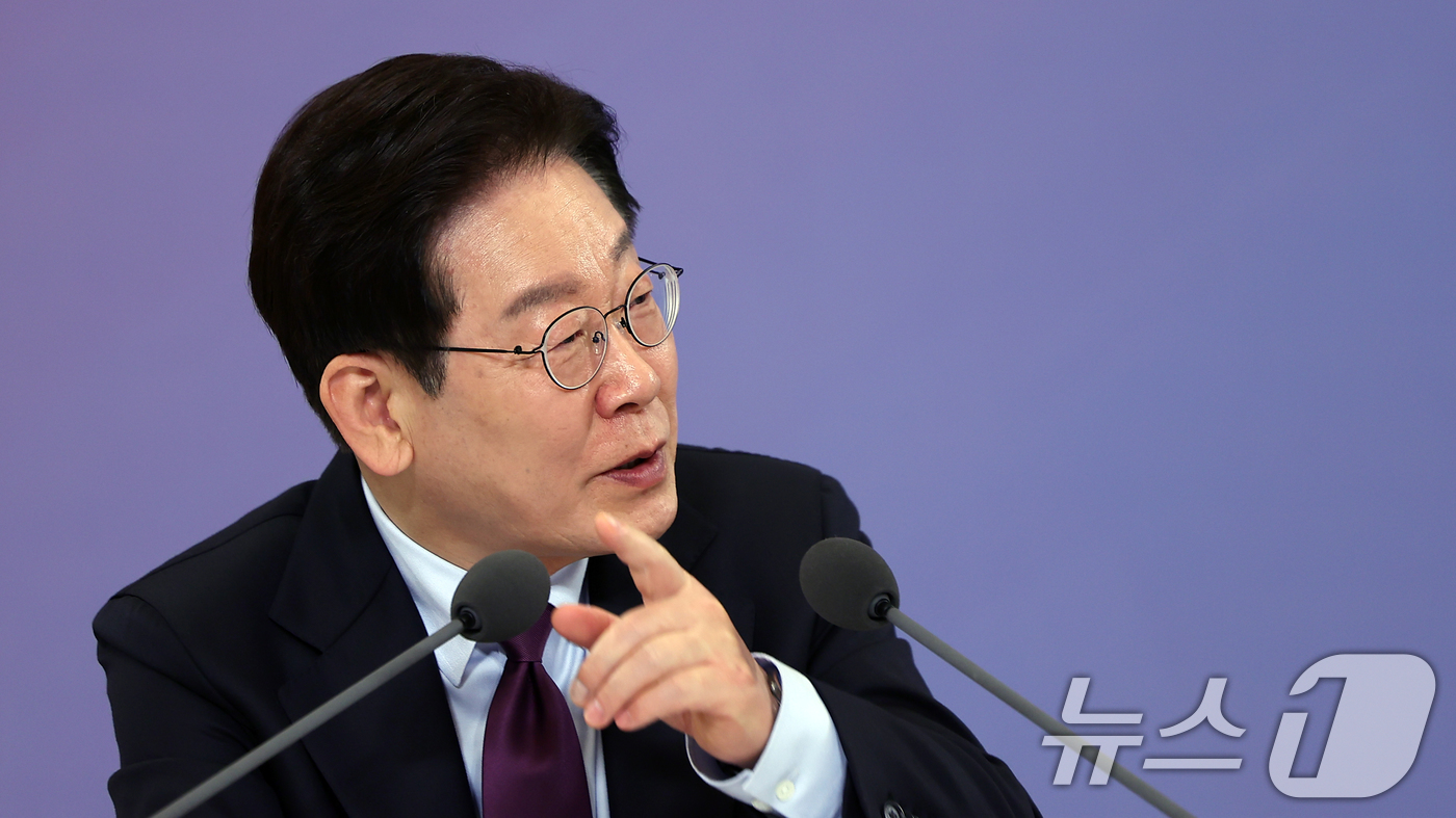 (서울=뉴스1) 이재명 기자 = 이재명 대통령이 9일 청와대에서 열린 국민경제자문회의 제1차 전체회의에서 발언하고 있다. (청와대통신사진기자단) 2026.4.9/뉴스1