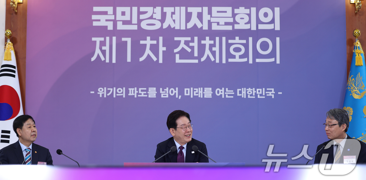 (서울=뉴스1) 이재명 기자 = 이재명 대통령이 9일 청와대에서 열린 국민경제자문회의 제1차 전체회의에서 발언하고 있다. (청와대통신사진기자단) 2026.4.9/뉴스1