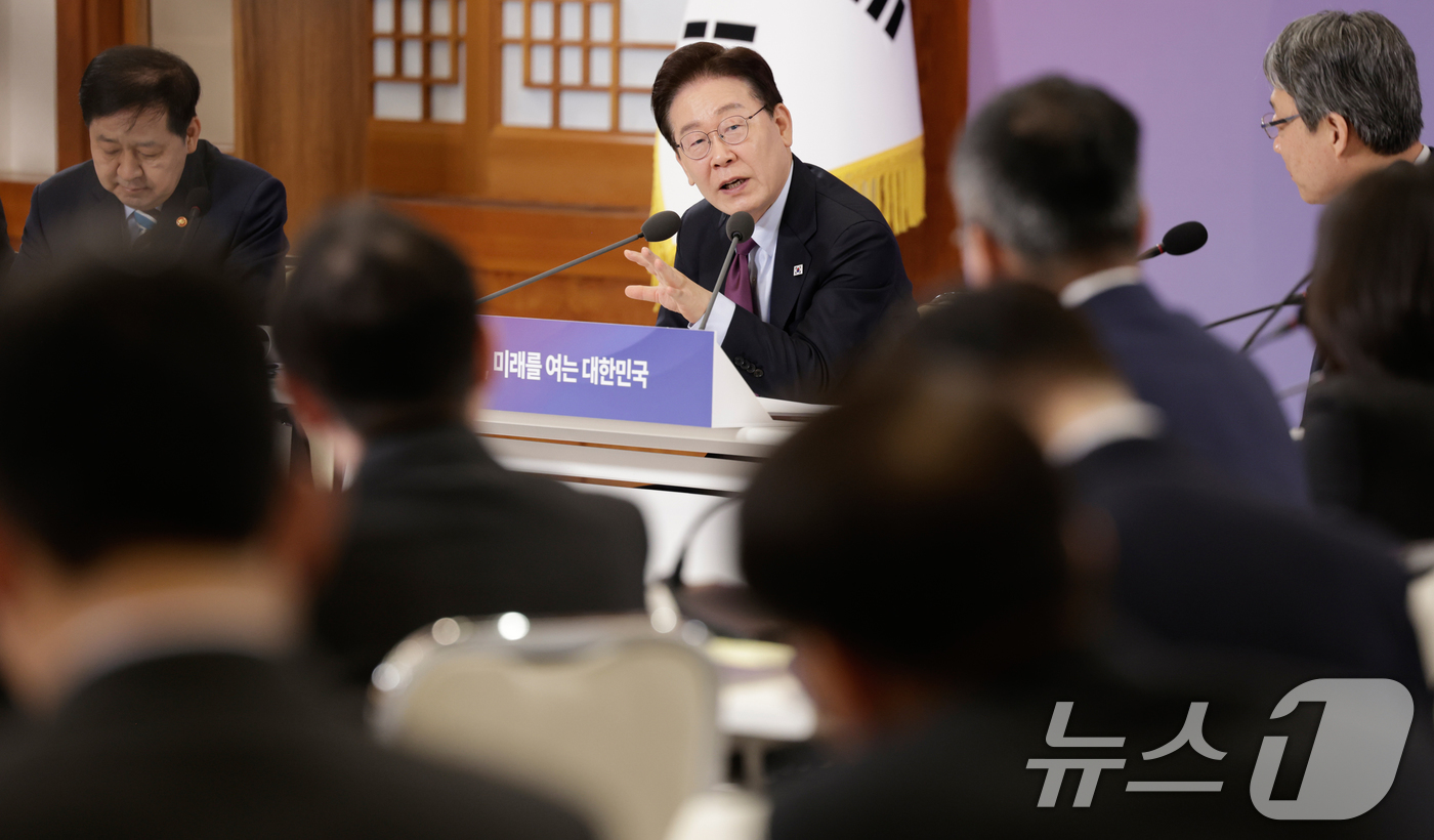 (서울=뉴스1) 허경 기자 = 이재명 대통령이 9일 청와대에서 열린 국민경제자문회의 제1차 전체 회의에서 발언하고 있다. (청와대통신사진기자단) 2026.4.9/뉴스1