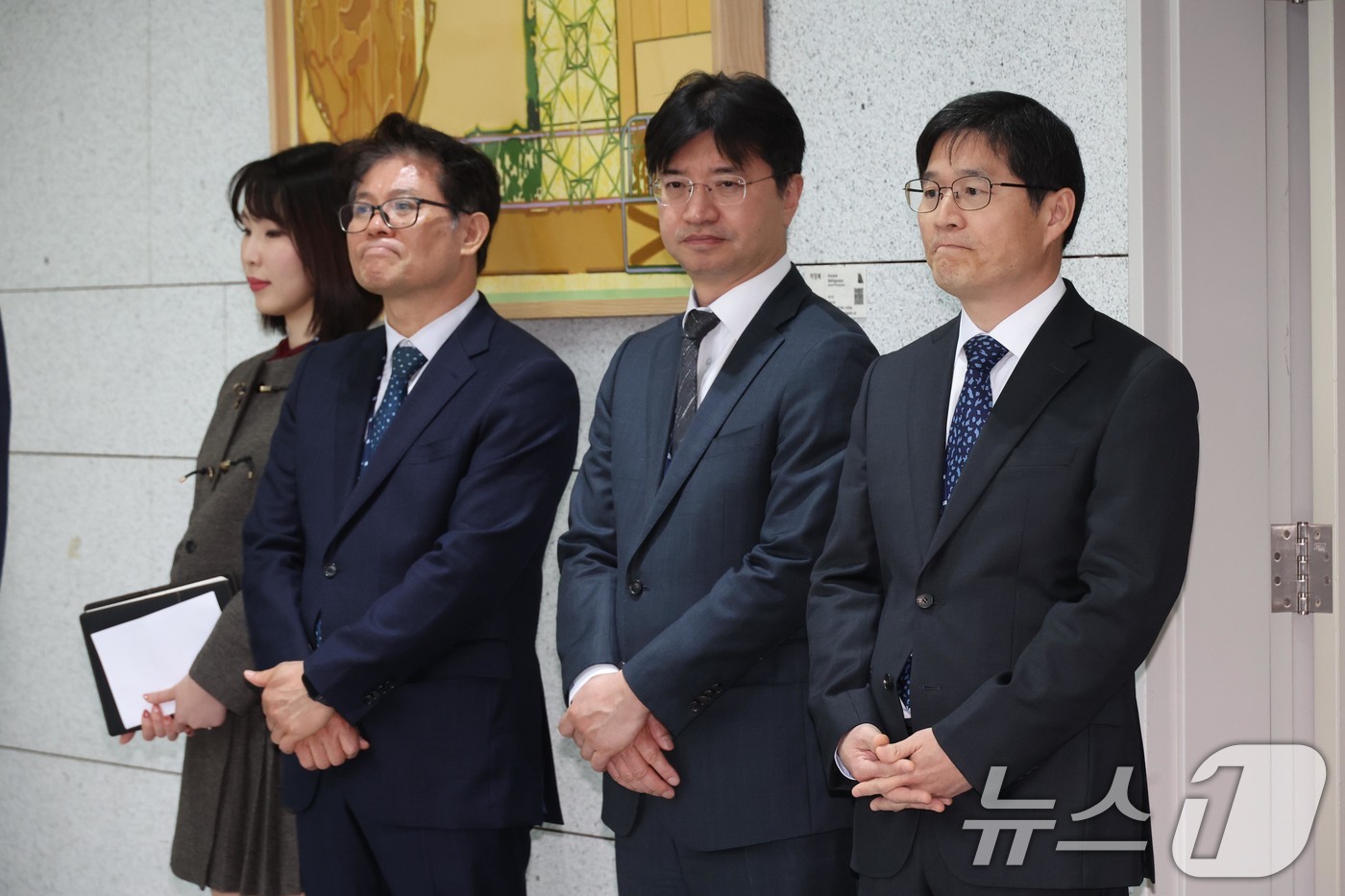 (수원=뉴스1) 국회사진기자단 = 국회 '윤석열 정권 정치검찰 조작기소 의혹 사건 진상규명 국정조사특별위원회'가 '연어 술 파티', '진술 회유 의혹' 검증을 위해 9일 경기 수원 …