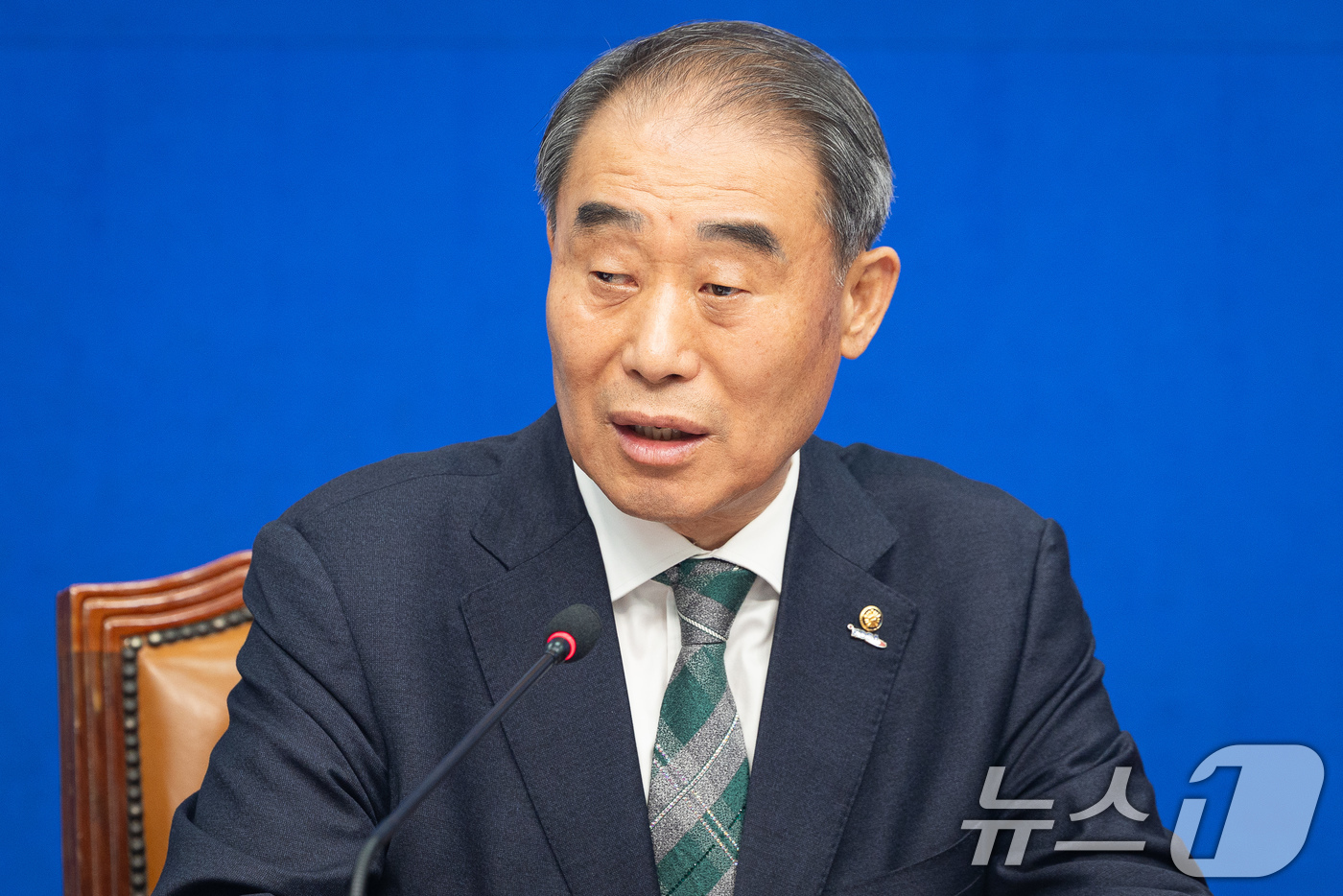 (서울=뉴스1) 유승관 기자 = 안승배 한국주유소협회장이 9일 서울 여의도 국회에서 열린 더불어민주당 중동전쟁 위기 극복을 위한 고통분담 '주유소-정유사 사회적대화 상생협약식'에서 …