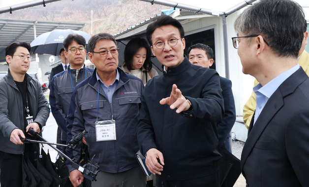 金총리 "정유사 AP 원가 공개 검토" 지시…아스콘 업체 찾아 수급대책 논의