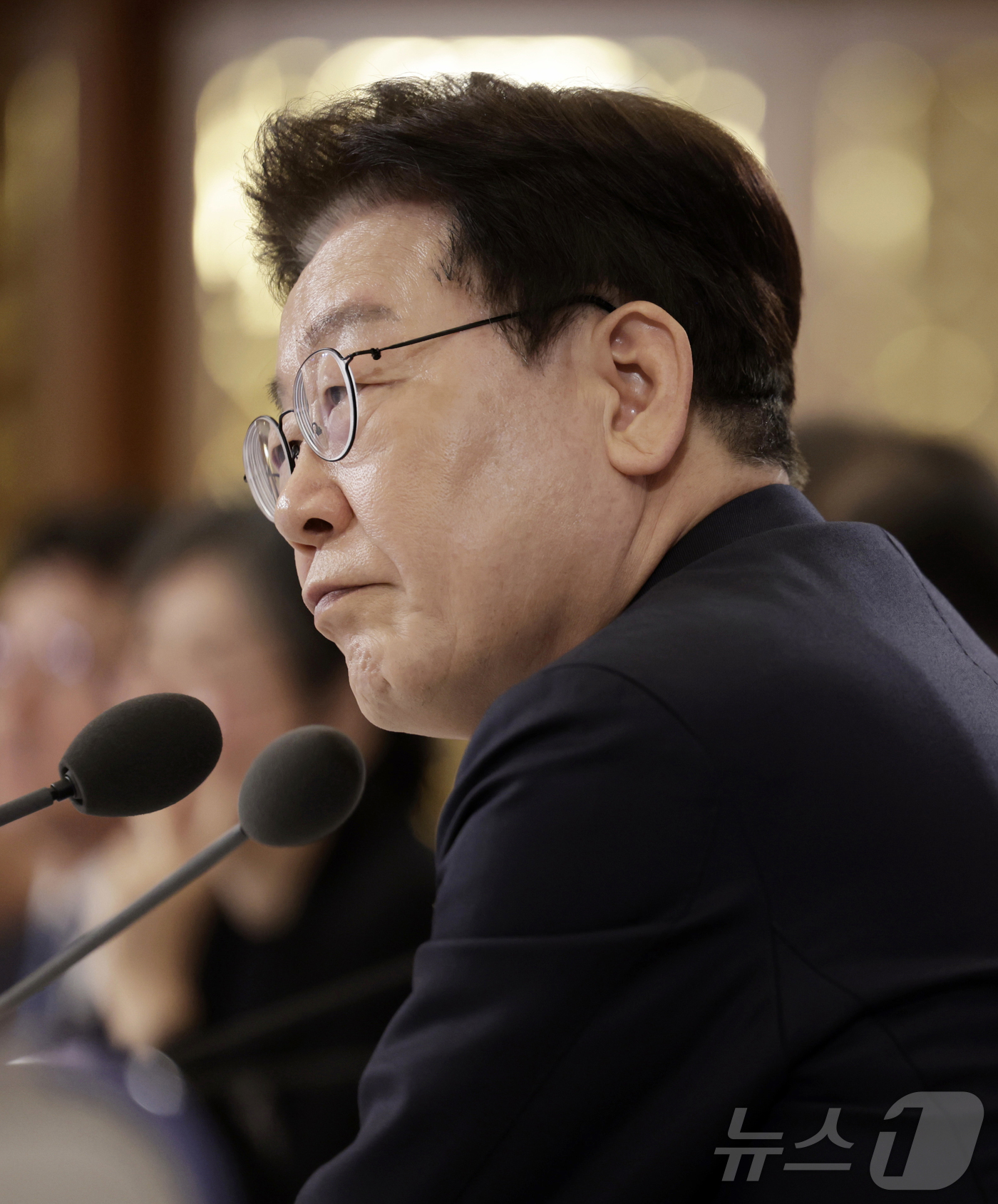 (서울=뉴스1) 허경 기자 = 이재명 대통령이 9일 청와대에서 열린 국민경제자문회의 제1차 전체 회의에서 참석자 발언을 듣고 있다. (청와대통신사진기자단) 2026.4.9/뉴스1