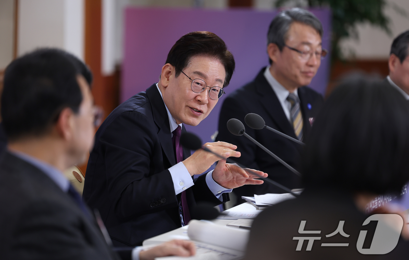(서울=뉴스1) 이재명 기자 = 이재명 대통령이 9일 청와대에서 열린 국민경제자문회의 제1차 전체회의에서 발언하고 있다. (청와대통신사진기자단) 2026.4.9/뉴스1