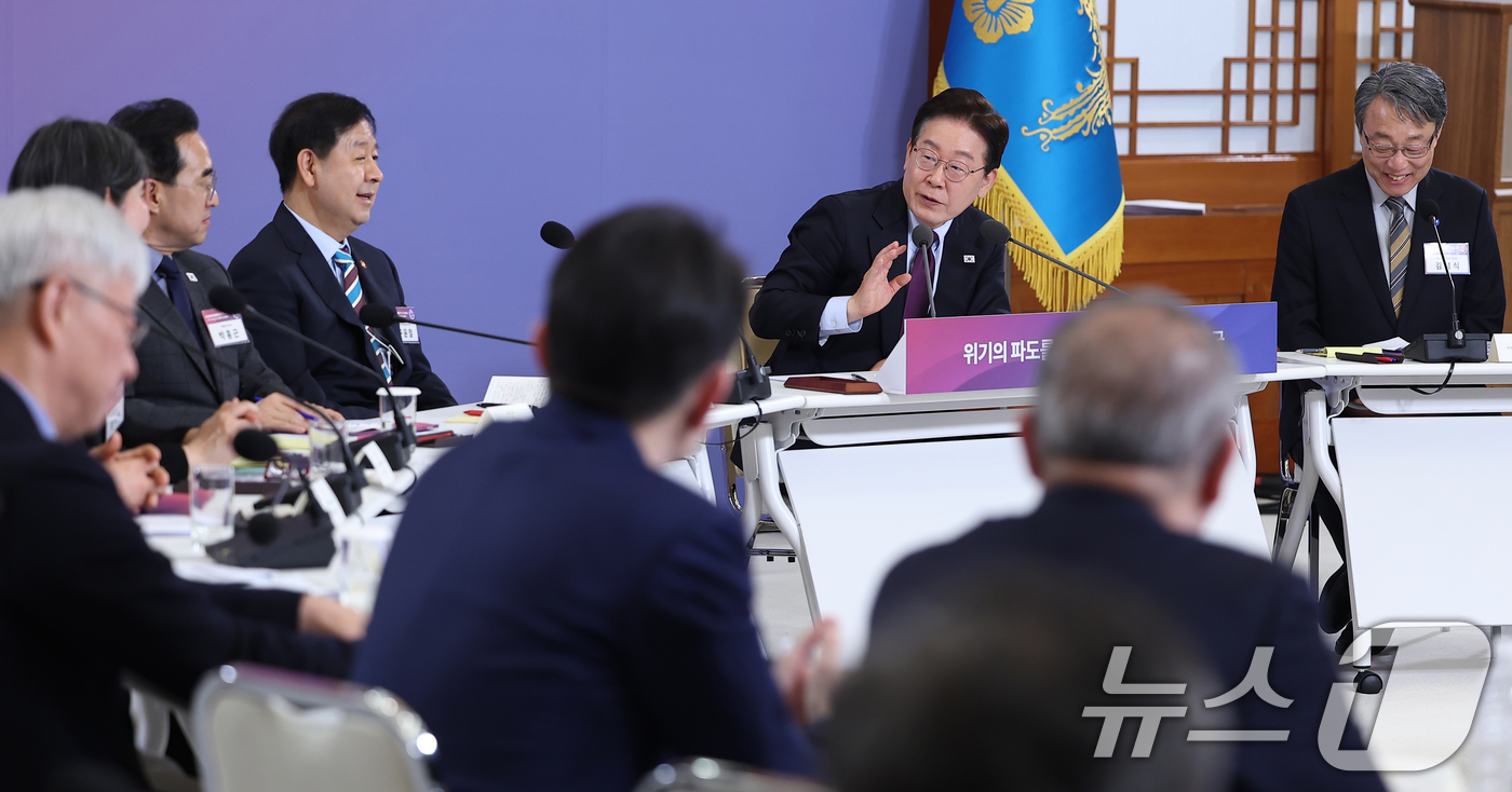 (서울=뉴스1) 이재명 기자 = 이재명 대통령이 9일 청와대에서 열린 국민경제자문회의 제1차 전체회의에서 발언하고 있다. (청와대통신사진기자단) 2026.4.9/뉴스1