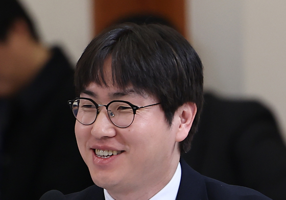 답변하는 하정우 수석